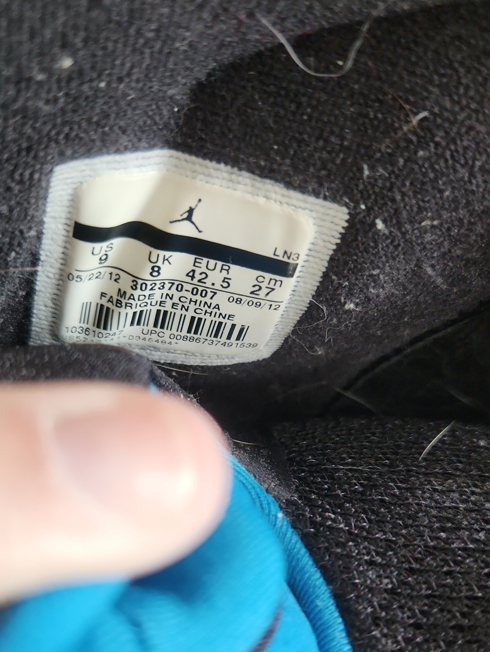 Men's Nike Black and Blue Jordans - Picture 3 of 7